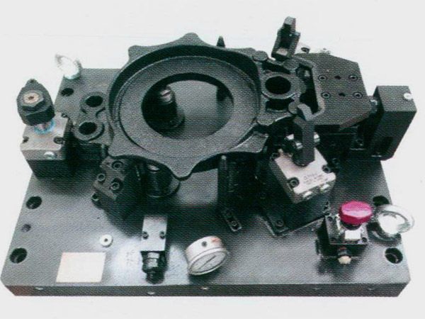 製(zhi)動器(qi)底(di)闆(ban)液(ye)壓裌具